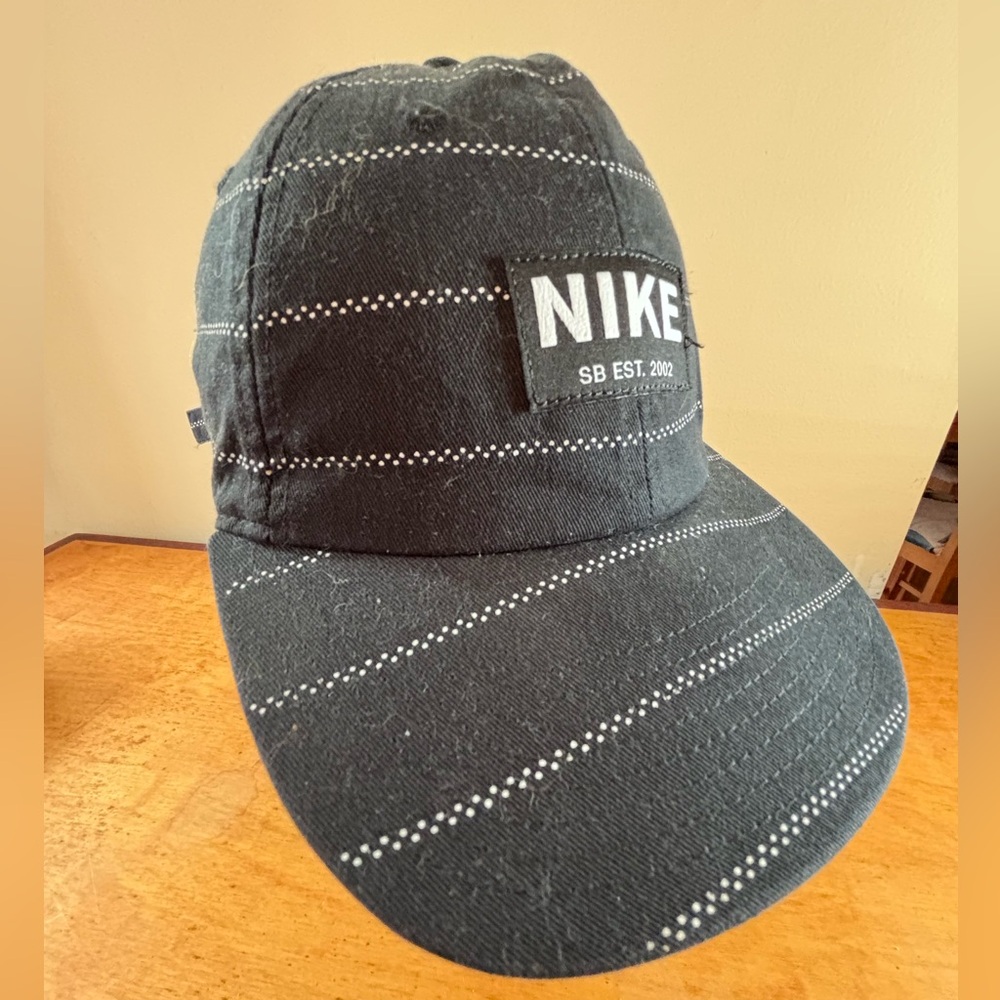 Nike unisex SB heritage 86 black white strap back adjustable baseball cap hat